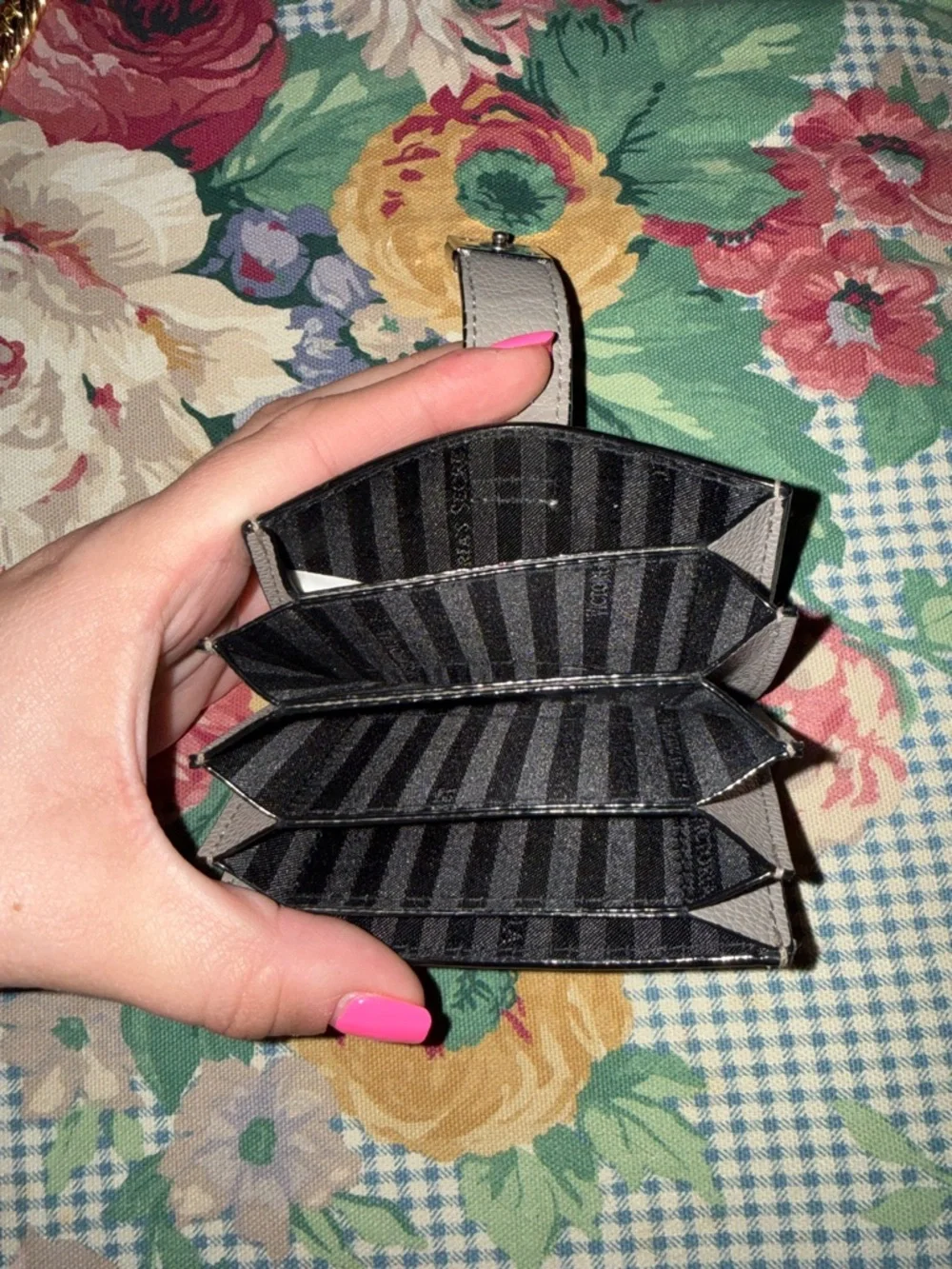 Victoria’s Secret Accordion Card Case - Picture 2 of 3